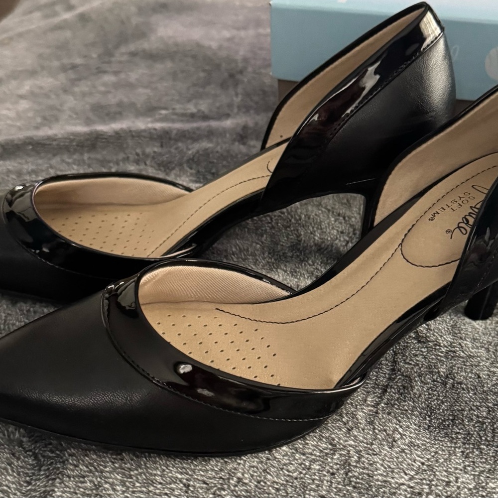 Black Patent Leather Women's Shoes - Picture 2 of 6